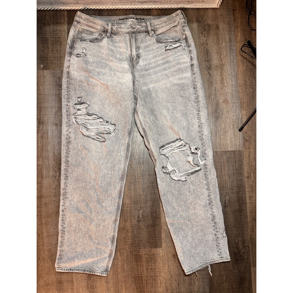 American Eagle Outfitters Light Wash Distressed Straight Leg Jeans